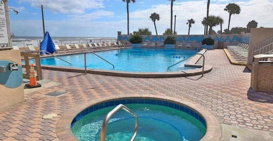 Luxury Beach Condo With Pool And Tiki Bar! Daytona Beach