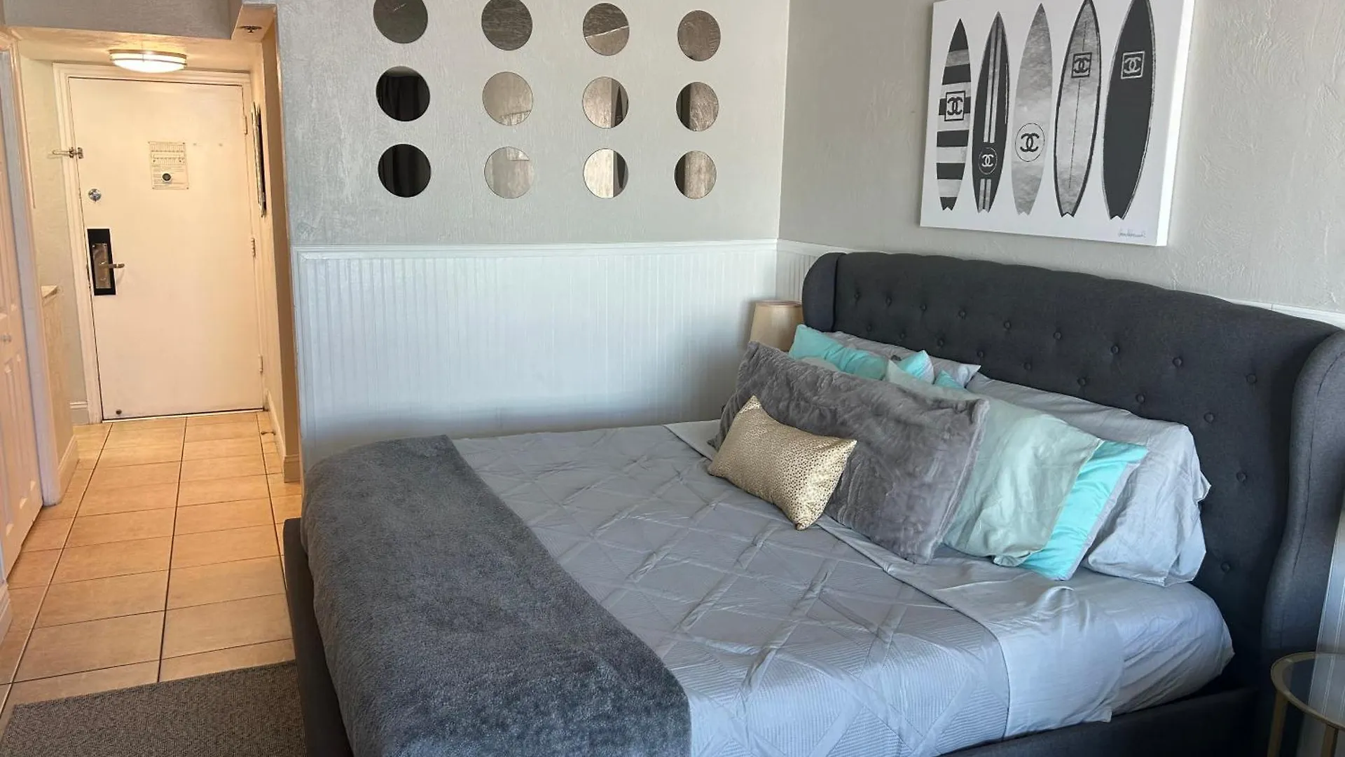 Luxury Beach Condo With Pool And Tiki Bar! Daytona Beach